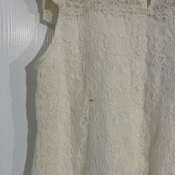Monteau Ivory Lace Top - Picture 7 of 8